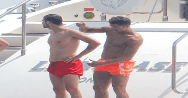 Cristiano es manoseado por otros Cristiano es tocado en público